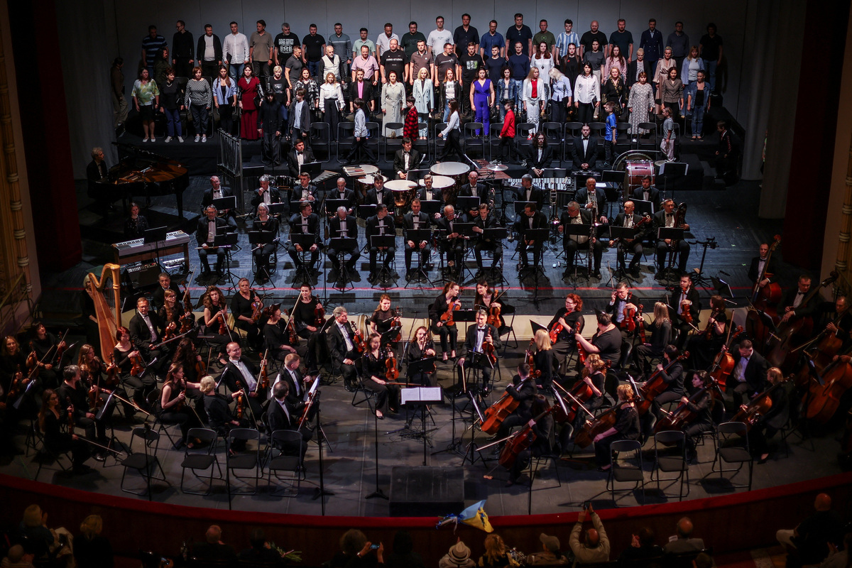 The youngest choir members take the stage alongside other performers during the premiere of the contemporary opera "Mothers of Kherson", about Ukrainian mothers seeking to recover children abducted by Russia, co-commissioned by Metropolitan Opera in New York and the Polish National Opera in Warsaw, amid Russia’s attack on Ukraine, at the Taras Shevchenko National Opera and Ballet Theatre in Kyiv, Ukraine, June 4, 2026. REUTERS/Alina Smutko