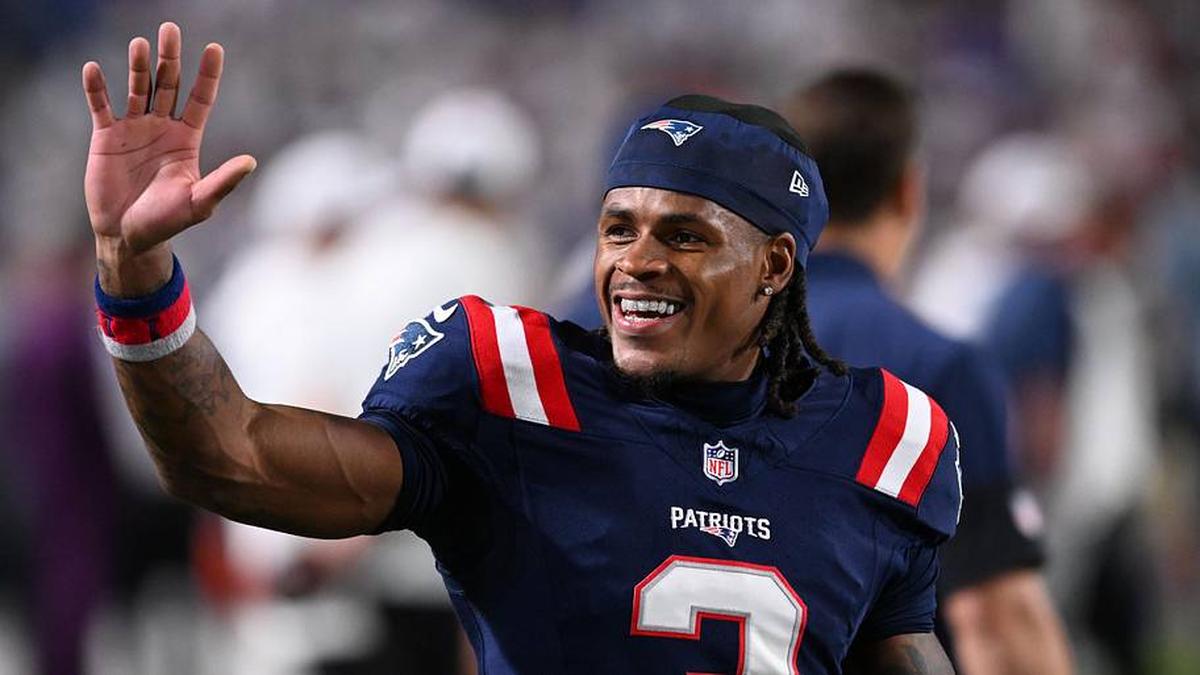  Oct 5, 2025; Orchard Park, New York, USA; New England Patriots wide receiver Demario Douglas (3) before the game at Highmark Stadium. Mandatory Credit: Mark Konezny-Imagn Images | Mark Konezny-Imagn Images 