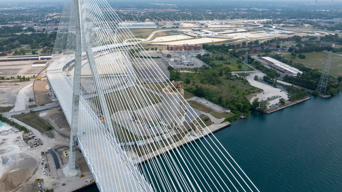 Motorists get new impressions of Detroit, Windsor in Gordie Howe bridge debut 