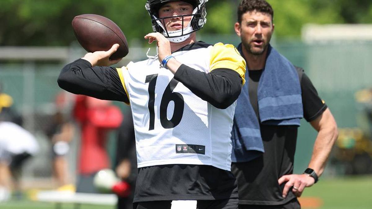  May 28, 2026; Pittsburgh, PA, USA; Pittsburgh Steelers quarterback Drew Allar (16) participates in OTA drills at the UPMC Rooney Sports Complex. Mandatory Credit: Charles LeClaire-Imagn Images | Charles LeClaire-Imagn Images 