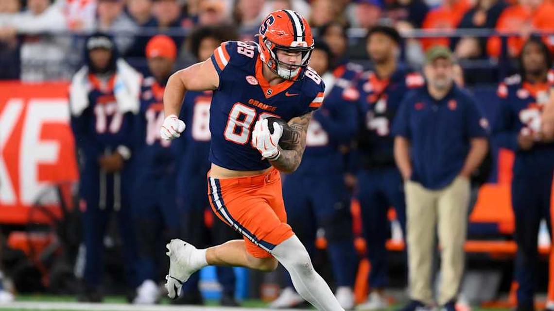  Nov 29, 2025; Syracuse, New York, USA; Syracuse Orange tight end Dan Villari (89) runs against the Boston College Eagles during the first half at the JMA Wireless Dome. Mandatory Credit: Rich Barnes-Imagn Images | Rich Barnes-Imagn Images 