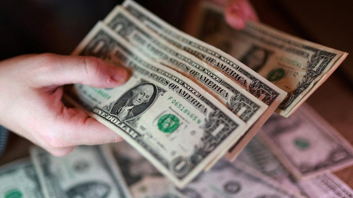 Dollar firms as oil climbs, bond rout saps risk appetite