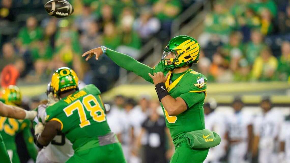 No. 21 Oregon opens with 8 straight TDs in 84-0 rout of Portland State 