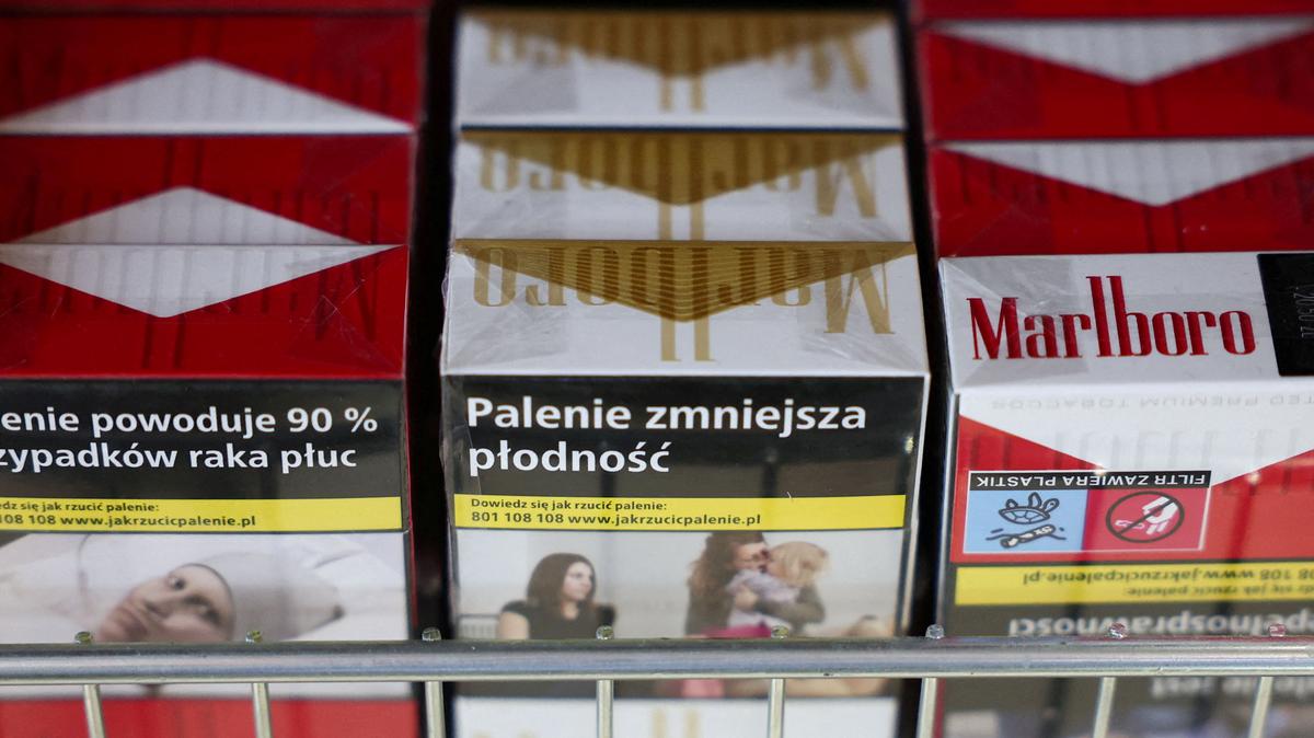 FILE PHOTO: Packages of Marlboro cigarettes produced by Philip Morris International are seen at the grocery store in Warsaw, Poland May 29, 2024. REUTERS/Kacper Pempel/File Photo