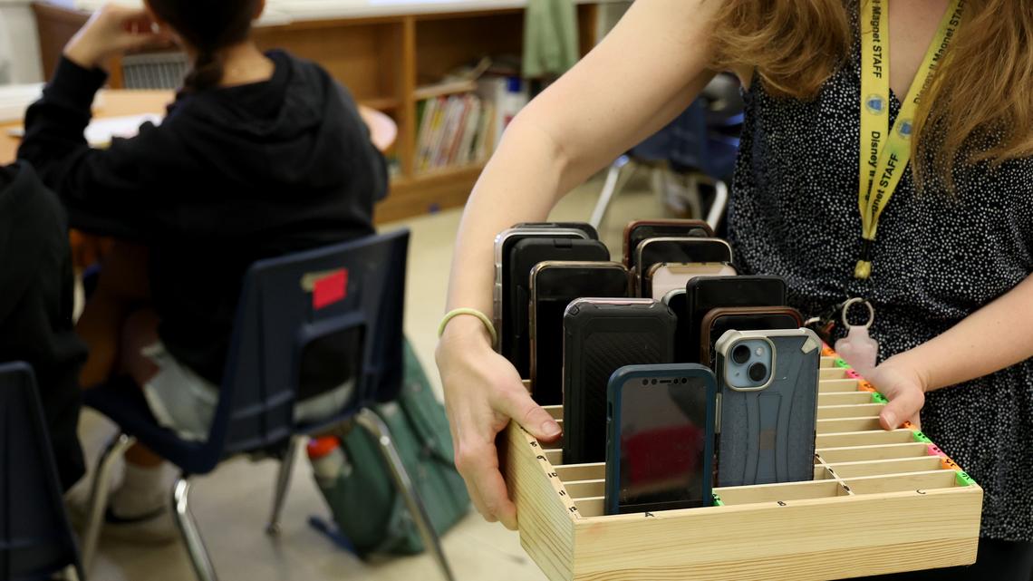 Modesto City Schools approves cellphone policy for TK-12. What it dictates