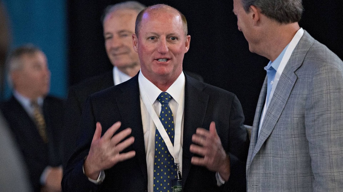  Greg Abel extends Berkshire Hathaway's net-selling streak while strong operating earnings and insurance profits underscore the company's resilient financial performance. 