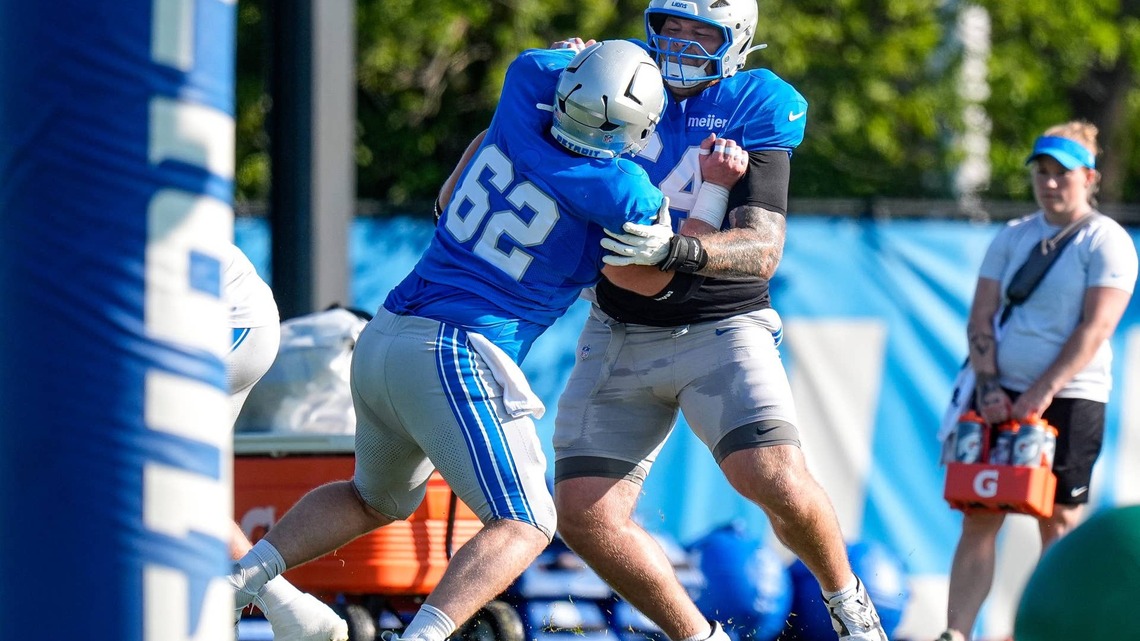 Detroit Lions Are Facing a Center Decision Before Their First Division Test 