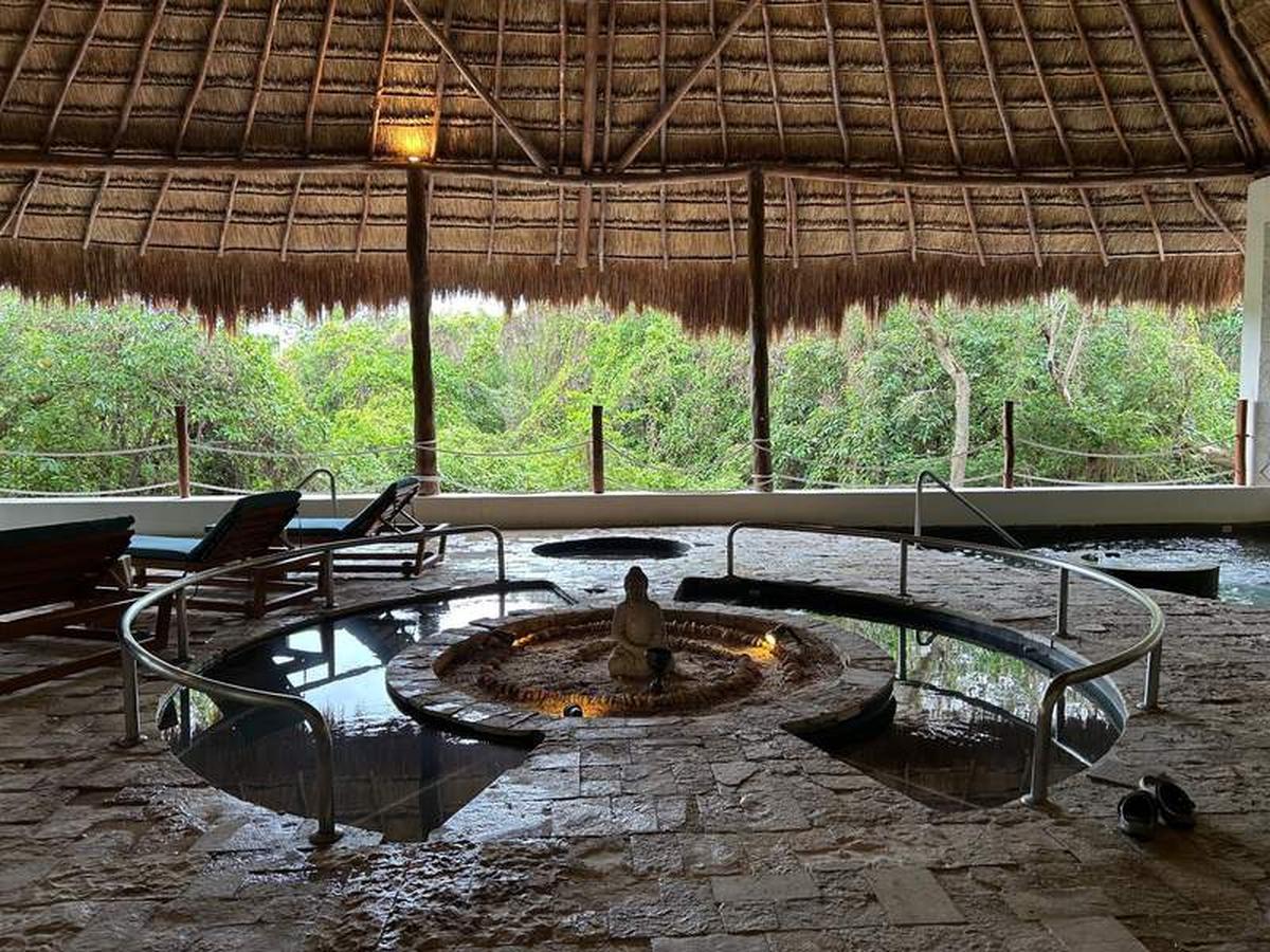  A relaxing hydrotherapy circuit with hot and cold plunges at the hotel's Zen Spa. Photo credit: Bethany Kandel 
