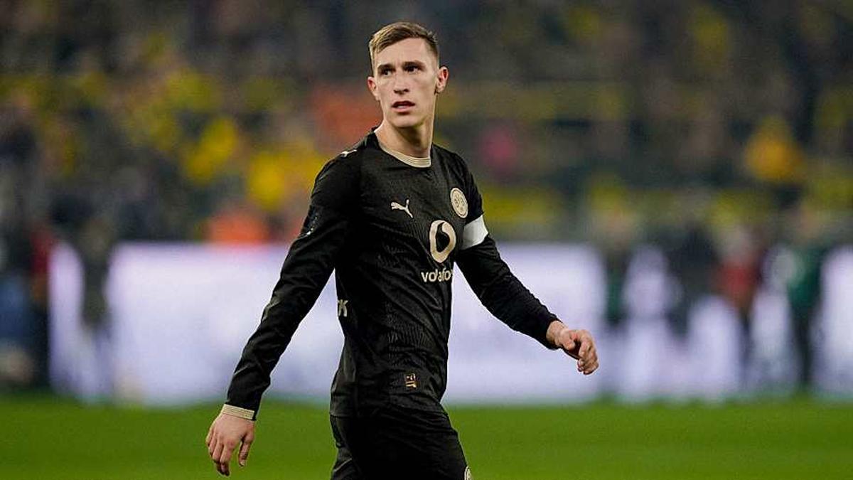  Schlotterbeck recently penned a new deal at Dortmund. | Hendrik Deckers/Borussia Dortmund/Getty Images 
