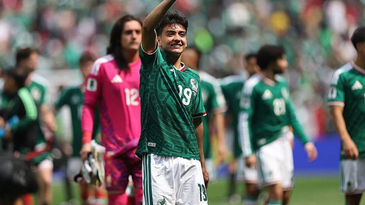  Fans loved seeing Gilberto Mora. | Carl Recine/Getty Images 