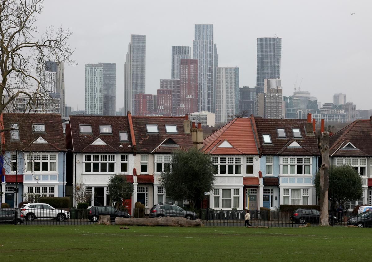 A view of residential houses in London, Britain, January 23, 2025. REUTERS/Hannah McKay