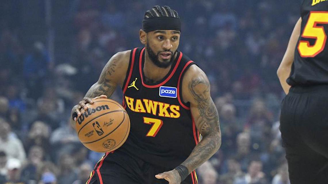  Apr 8, 2026; Cleveland, Ohio, USA; Atlanta Hawks guard Nickeil Alexander-Walker (7) brings the ball up court against the Cleveland Cavaliers in the first quarter at Rocket Arena. | David Richard-Imagn Images 