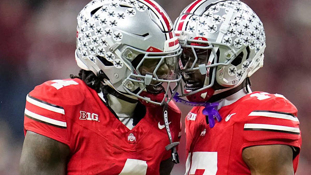  Ohio State Buckeyes wide receiver Jeremiah Smith (4) celebrates with wide receiver Carnell Tate (17) during the first half of the Big Ten Conference championship game against the Indiana Hoosiers at Lucas Oil Stadium in Indianapolis on Dec. 6, 2025. | Adam Cairns/Columbus Dispatch / USA TODAY NETWORK via Imagn Images 