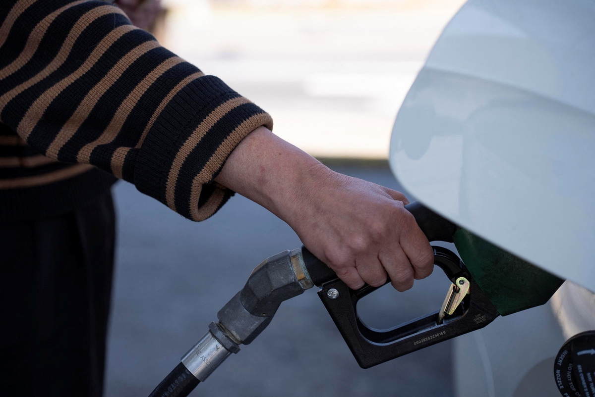 A person pumps their gasoline at a gas station in Atlanta, Georgia, U.S., March 20, 2026. REUTERS/Alyssa Pointer