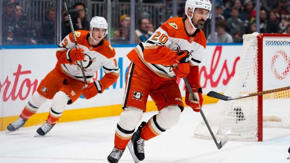Chris Kreider becomes free agent after Ducks terminate contract 