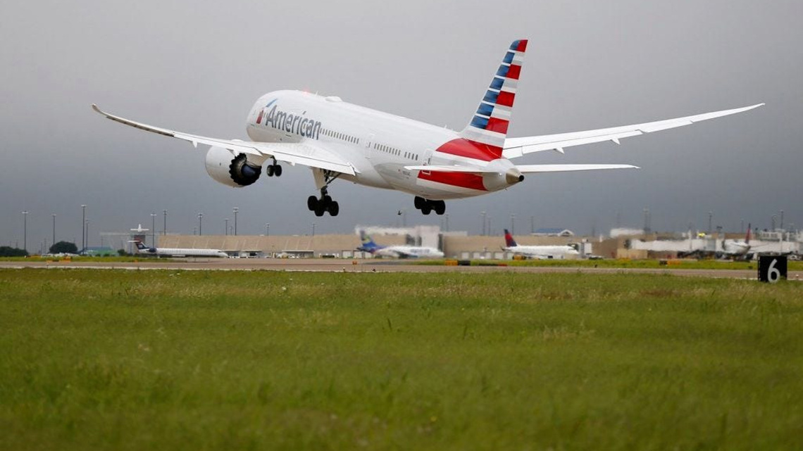 American Airlines flight blows tire landing at Chicago O'Hare 