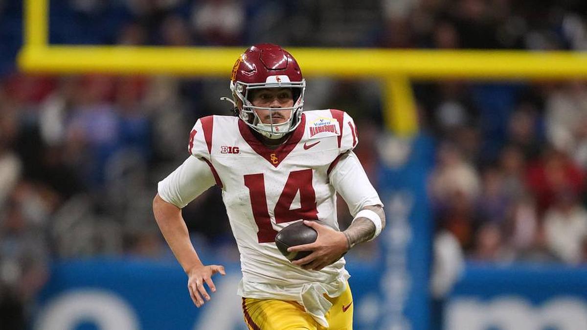  Dec 30, 2025; San Antonio, TX, USA; Southern California Trojans quarterback Jayden Maiava (14) carries the ball against the TCU Horned Frogs in the second half during the Alamo Bowl at Alamodome. Mandatory Credit: Kirby Lee-Imagn Images | Kirby Lee-Imagn Images 