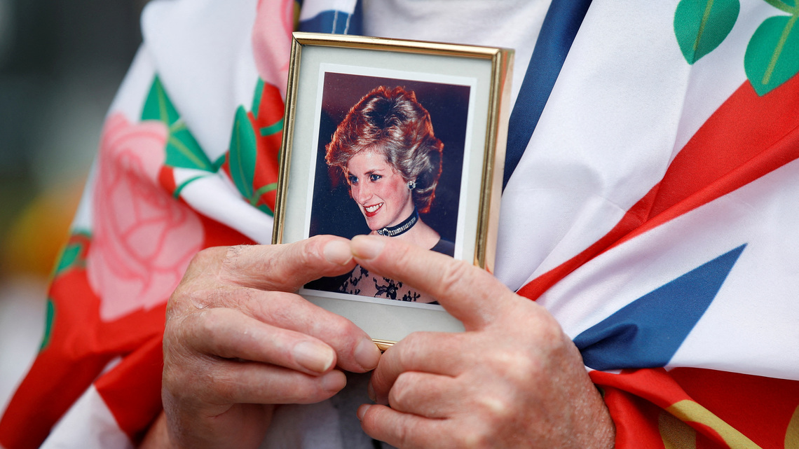 Princess Diana's brother to publish book about her life