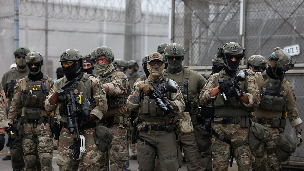 Federal law enforcement clears an entry point for vehicles to Delaney Hall during ongoing protests against U.S. Immigration and Customs Enforcement (ICE) outside the Delaney Hall detention center, in Newark, New Jersey, U.S., June 6, 2026. REUTERS/Caitlin Ochs