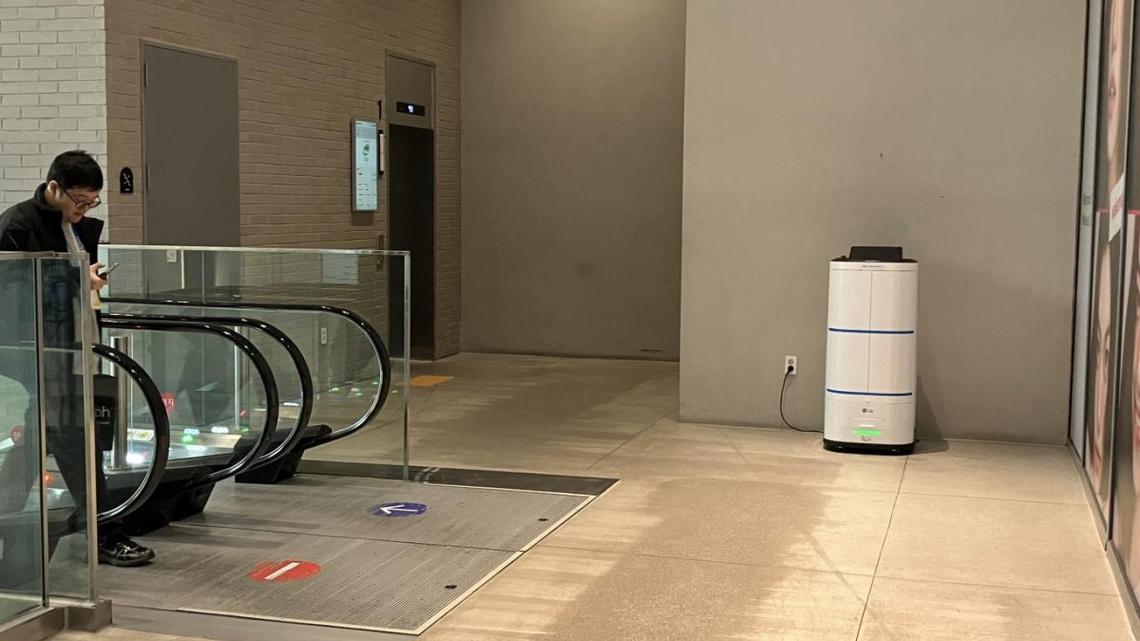 Kakao Mobility robot deliveries boost hotel efficiency, sales 