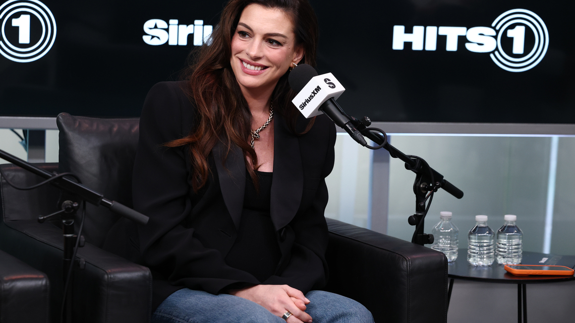 Anne Hathaway Stays Comfy With These Clogs Shoppers Say Prevent Pain 