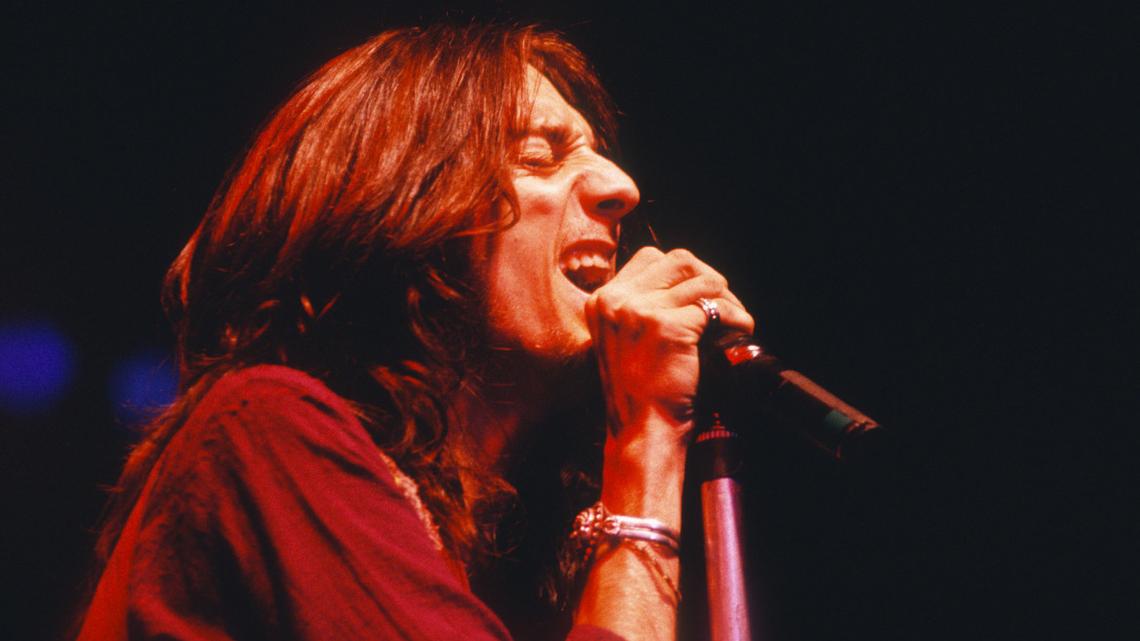 '90s Rock Icons Play Ultra-Rare Cover of '70s Classic for the First Time in 35 Years 