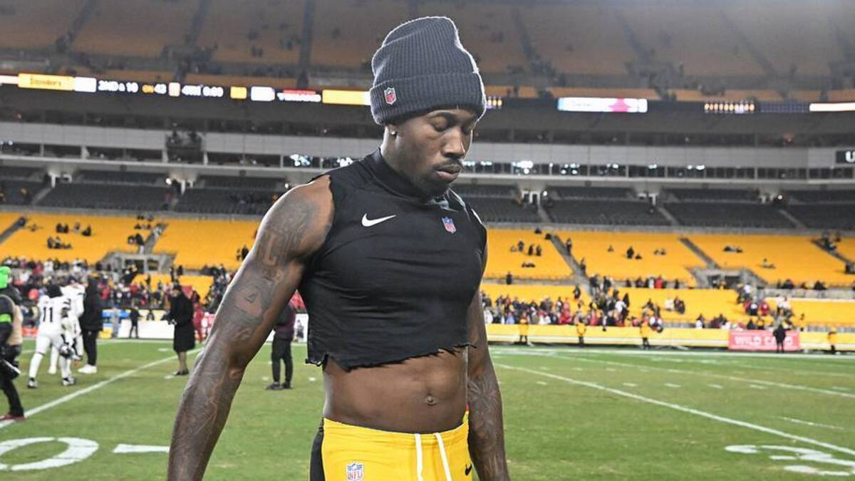  Jan 12, 2026; Pittsburgh, PA, USA; Pittsburgh Steelers cornerback Joey Porter Jr. leaves the field following an AFC Wild Card Round loss to the Houston Texans at Acrisure Stadium. Mandatory Credit: Barry Reeger-Imagn Images | Barry Reeger-Imagn Images 