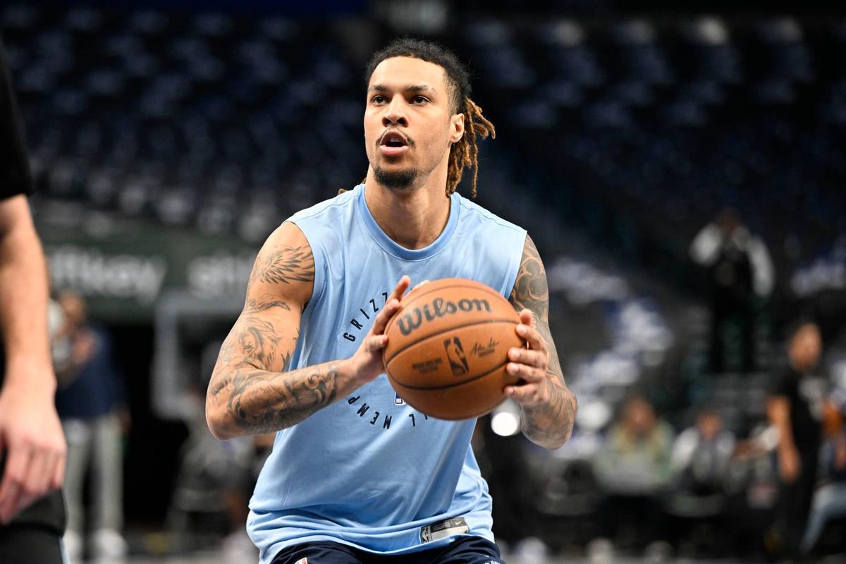  Oct 7, 2024; Dallas, Texas, USA; Memphis Grizzlies forward Brandon Clarke (15) warms up before the game between the Dallas Mavericks and the Memphis Grizzlies at the American Airlines Center. Mandatory Credit: Jerome Miron-Imagn Images 