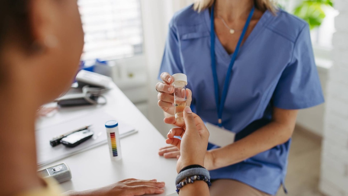 I'm a Nephrologist-This Is the First Sign of Kidney Trouble Most People Ignore 