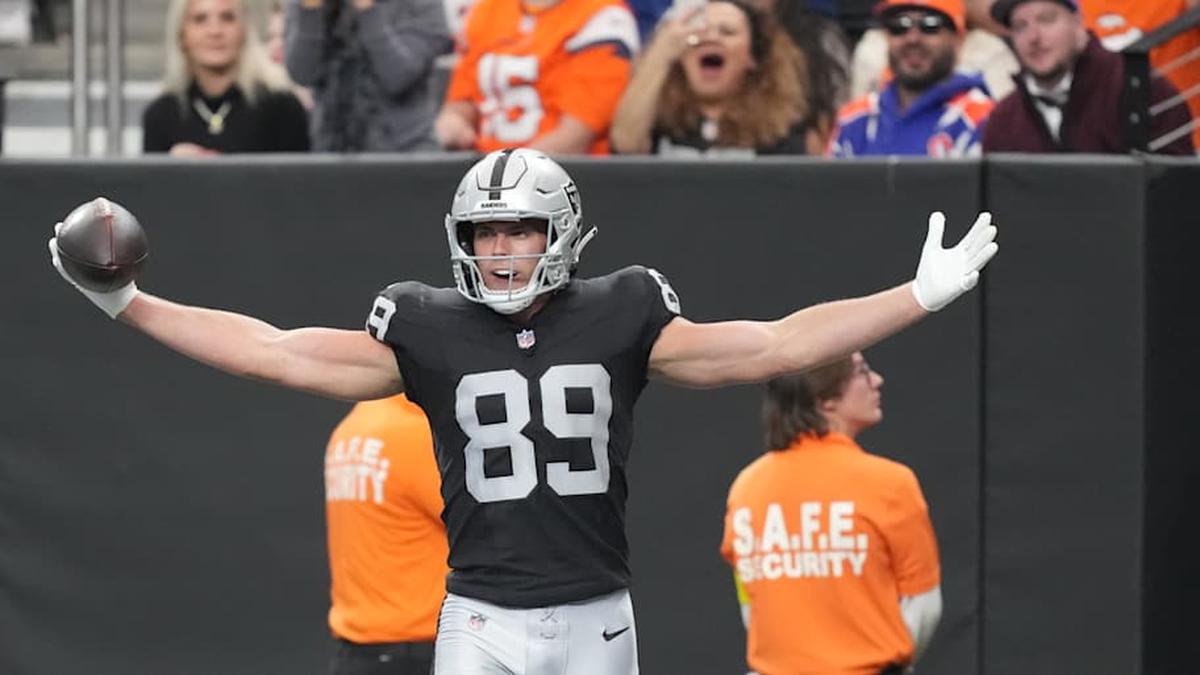  Dec 7, 2025; Paradise, Nevada, USA; Las Vegas Raiders tight end Brock Bowers (89) reacts after catching a touchdown against the Denver Broncos during the first half at Allegiant Stadium. Mandatory Credit: Kirby Lee-Imagn Images | Kirby Lee-Imagn Images 