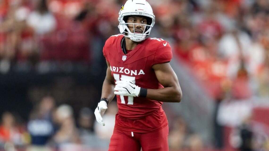 Texans sign WRs Zay Jones, Sterling Shepard 