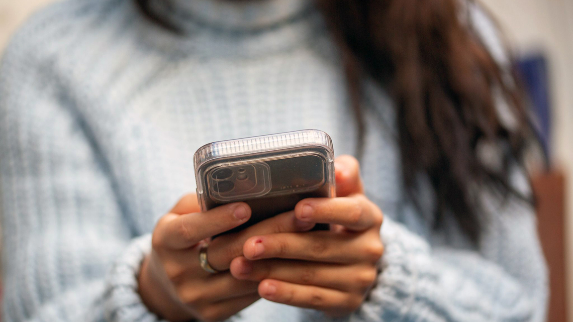 What does ‘infinite scrolling' on phones do to our brains?