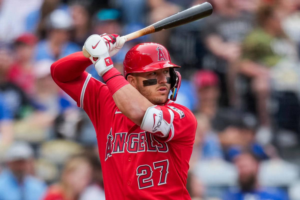  Los Angeles Angels right fielder Mike Trout (27) against the Kansas City Royals. © Jay Biggerstaff-Imagn Images