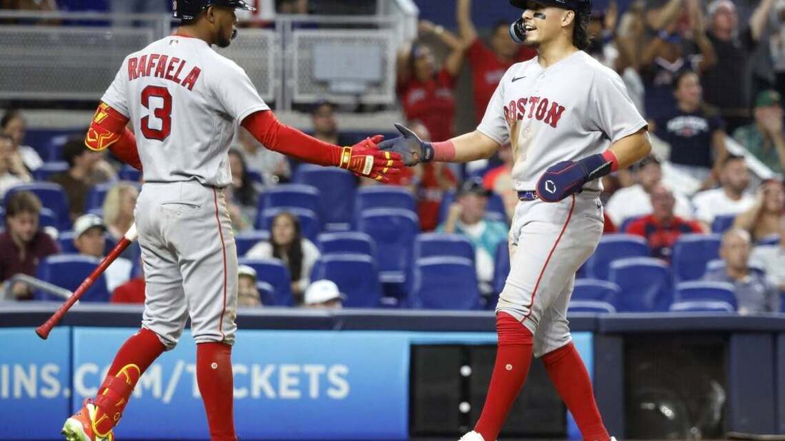 MLB roundup: Cal Raleigh's 3 HRs help M's end Phils' 9-game win streak 