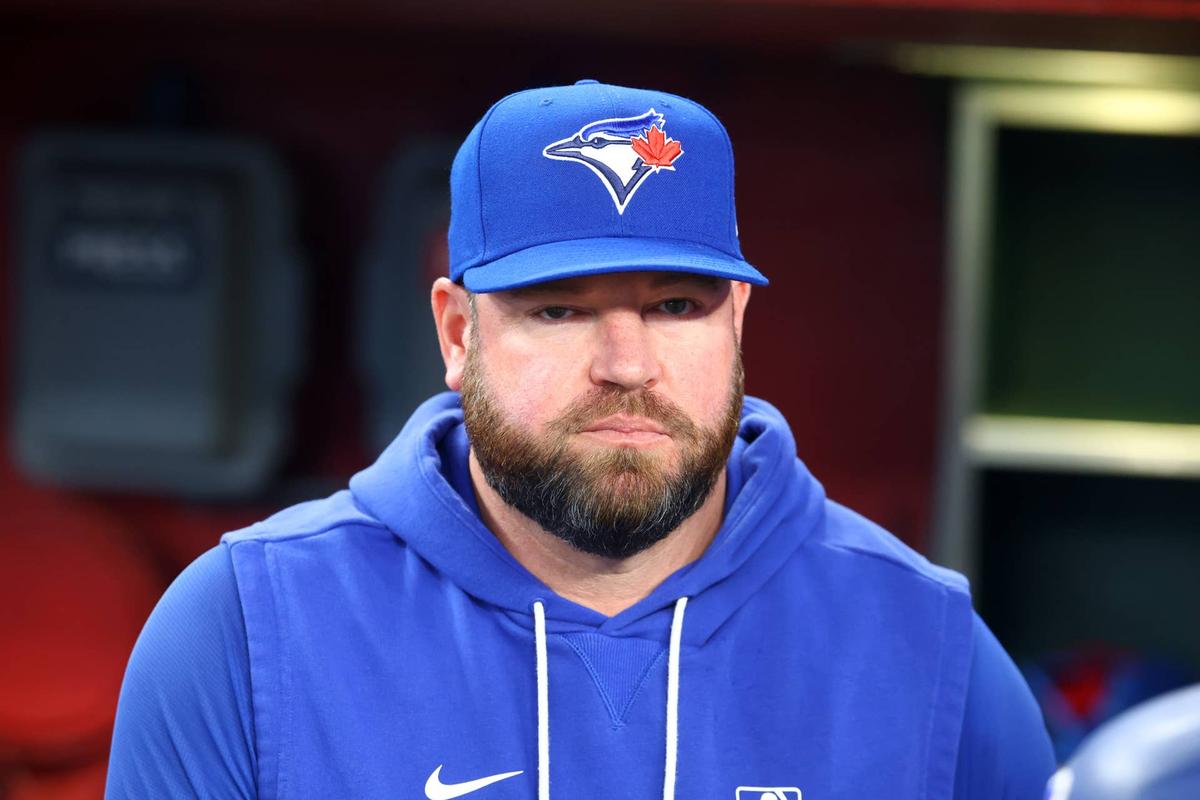  Toronto Blue Jays manager John Schneider against the Arizona Diamondbacks. © Mark J. Rebilas-Imagn Images