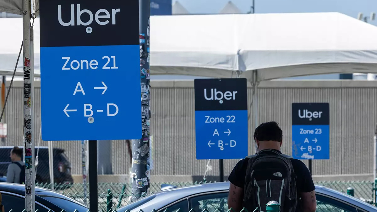 A passenger waits for an Uber ride at Los Angeles International Airport on March 19, 2026, in Los Angeles. (Myung J. Chun/Los Angeles Times/TNS)