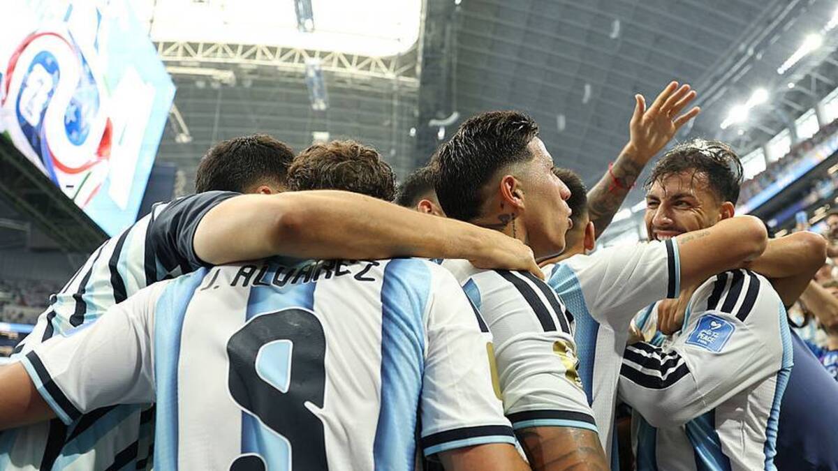  Argentina is on the march. | Francois Nel/Getty Images 