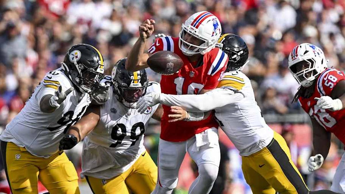  Sep 21, 2025; Foxborough, Massachusetts, USA; New England Patriots quarterback Drake Maye (10) fumbles the ball during the fourth quarter at Gillette Stadium. Mandatory Credit: Brian Fluharty-Imagn Images | Brian Fluharty-Imagn Images 