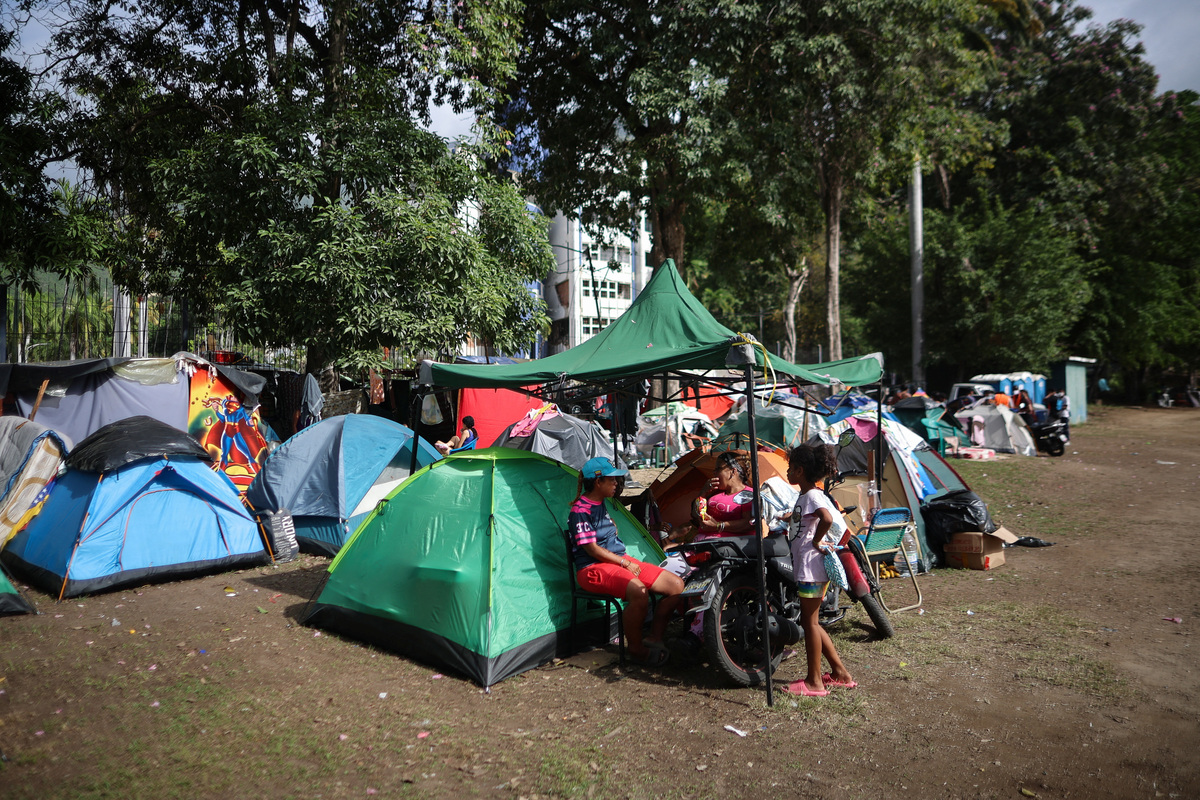 Displaced people shelter at a temporary camp, in the aftermath of the June 24 earthquakes, in La Guaira, Venezuela, July 4, 2026. REUTERS/Adriano Machado