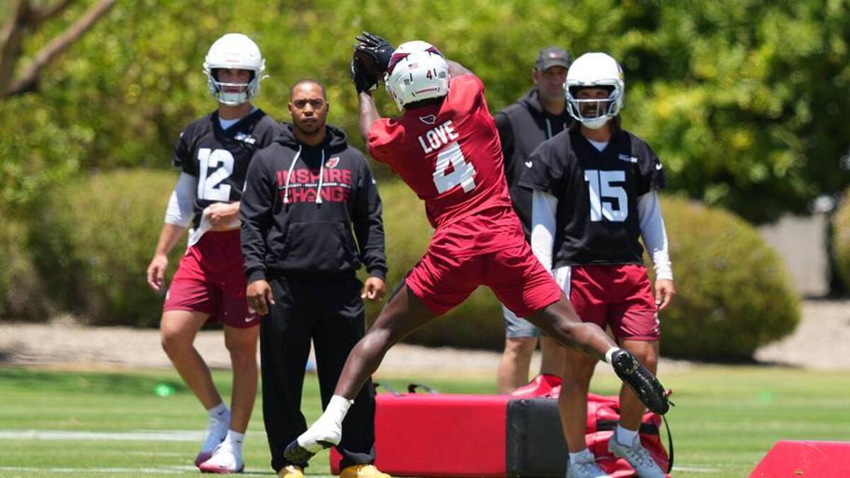  Jun 9, 2026; Tempe, AZ, USA; Arizona Cardinals running back Jeremiyah Love (4) catches a pass during minicamp at Arizona Cardinals Training Center. | Joe Camporeale-Imagn Images 