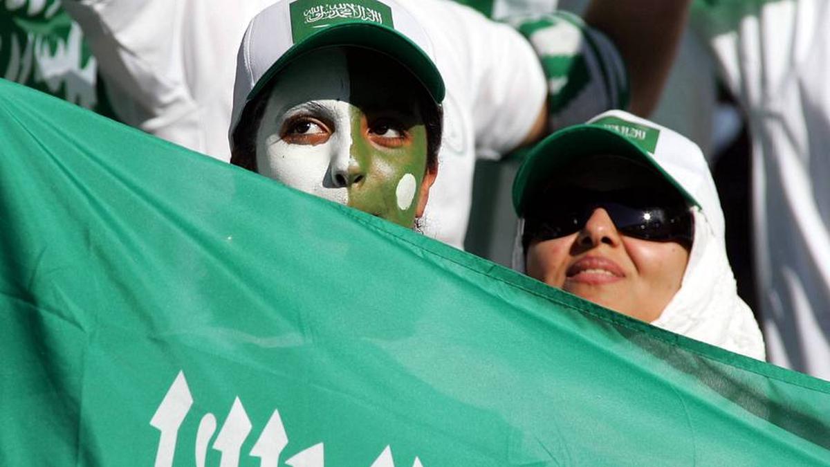  Saudi Arabia's fans are always dripped head-to-toe in green and white. | IMAGO/Lakovic 