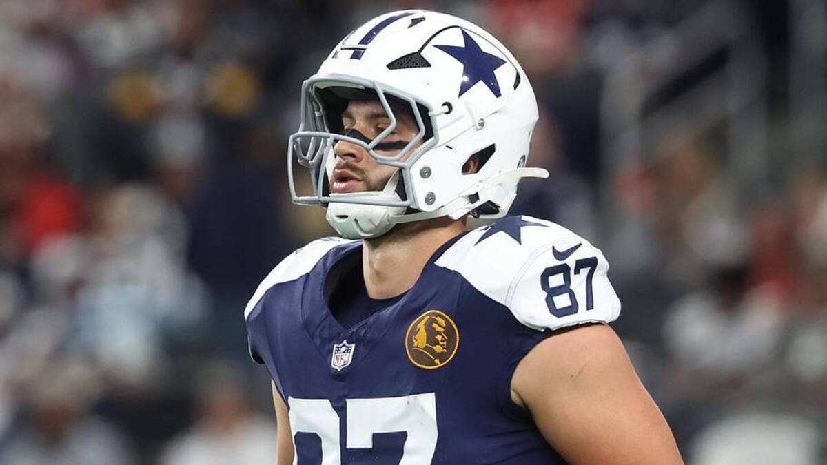  Dallas Cowboys tight end Jake Ferguson (87) warms up before the game against the Kansas City Chiefs at AT&T Stadium. | Kevin Jairaj-Imagn Images 