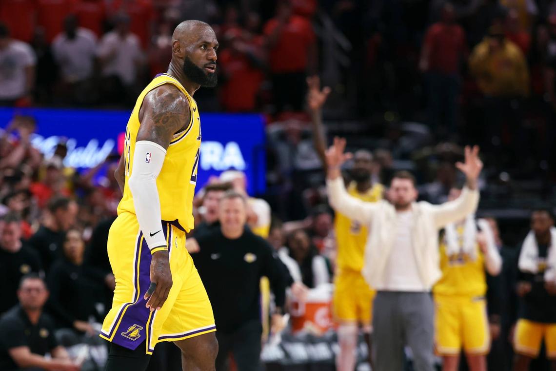  Los Angeles Lakers forward LeBron James (23) reacts after scoring a basket late in the fourth quarter against the Houston Rockets. 