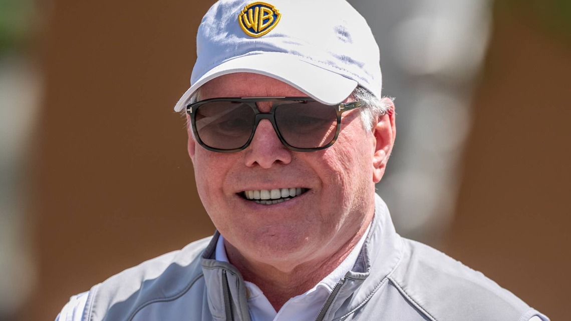 3 billionaire investors just piled into Warner Bros. Discovery stock 