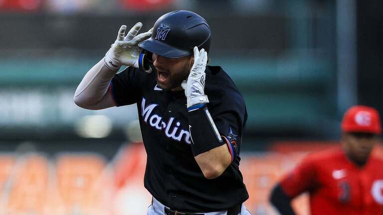 Marlins snap road skip with come-from-behind victory vs. Reds