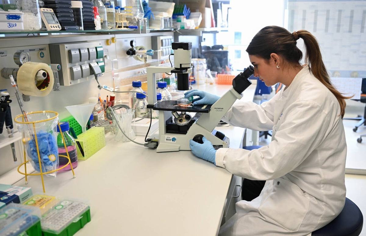  Johnson & Johnson is expanding its cancer drug pipeline through acquisitions. 