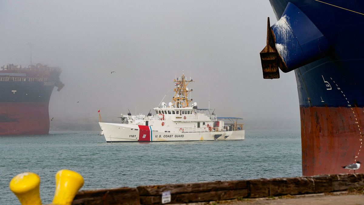 FILE PHOTO: A U.S. Coast Guard boat sails as U.S. President Donald Trump delivers remarks during an event at the Port of Corpus Christi in Corpus Christi, Texas, U.S., February 27, 2026. REUTERS/Elizabeth Frantz/File Photo