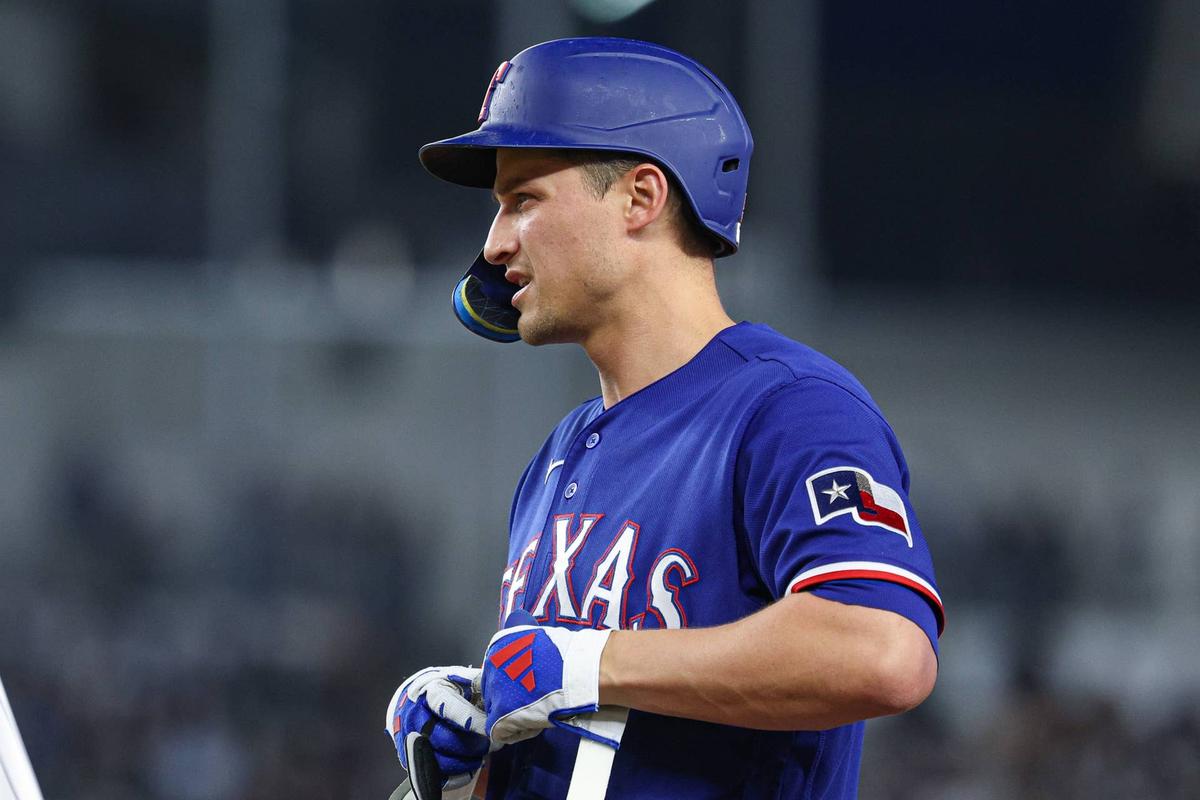 Texas Rangers shortstop Corey Seager (5) © Vincent Carchietta-Imagn Images