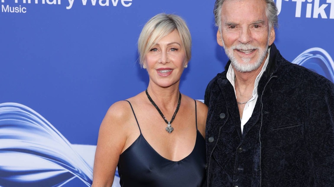 Kenny Loggins, 78, Just Hit the Red Carpet With His New Wife Lisa, and She's a Stunning Blonde Beauty 