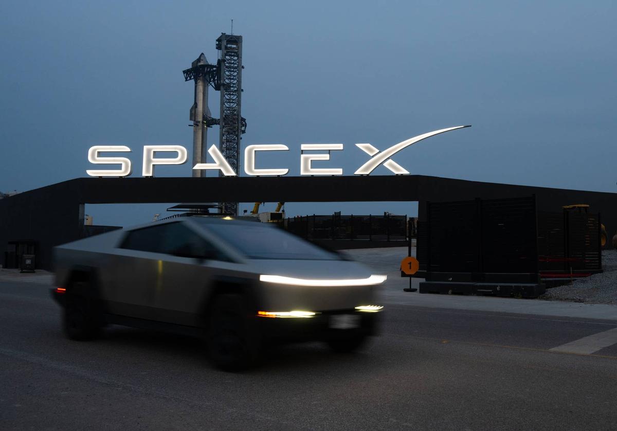  Space Exploration Technologies Corp. files its S-1 prospectus publicly with the SEC. 